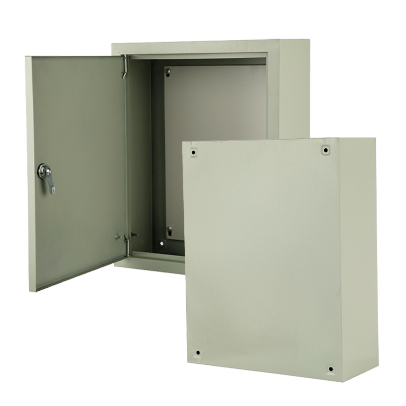 صندوق كهربائي معدني مزود بفتحات في الأعلى والأسفل