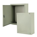 صندوق كهربائي معدني مزود بفتحات في الأعلى والأسفل
